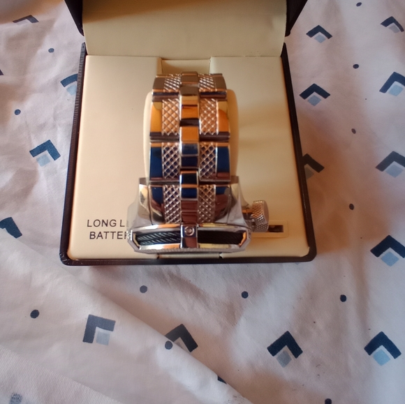Invicta Bolt Chronograph Silver Dial Stainless Steel Ladies Watch! - Picture 9 of 11